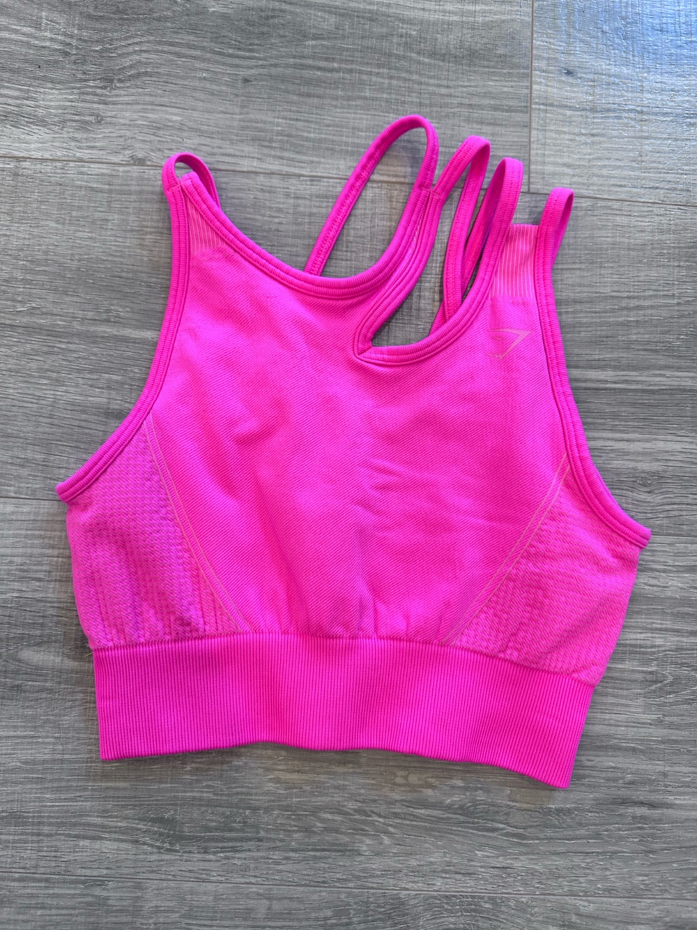 Gymshark Women’s Seamless Sports Bra Crop Top - Bright Pink